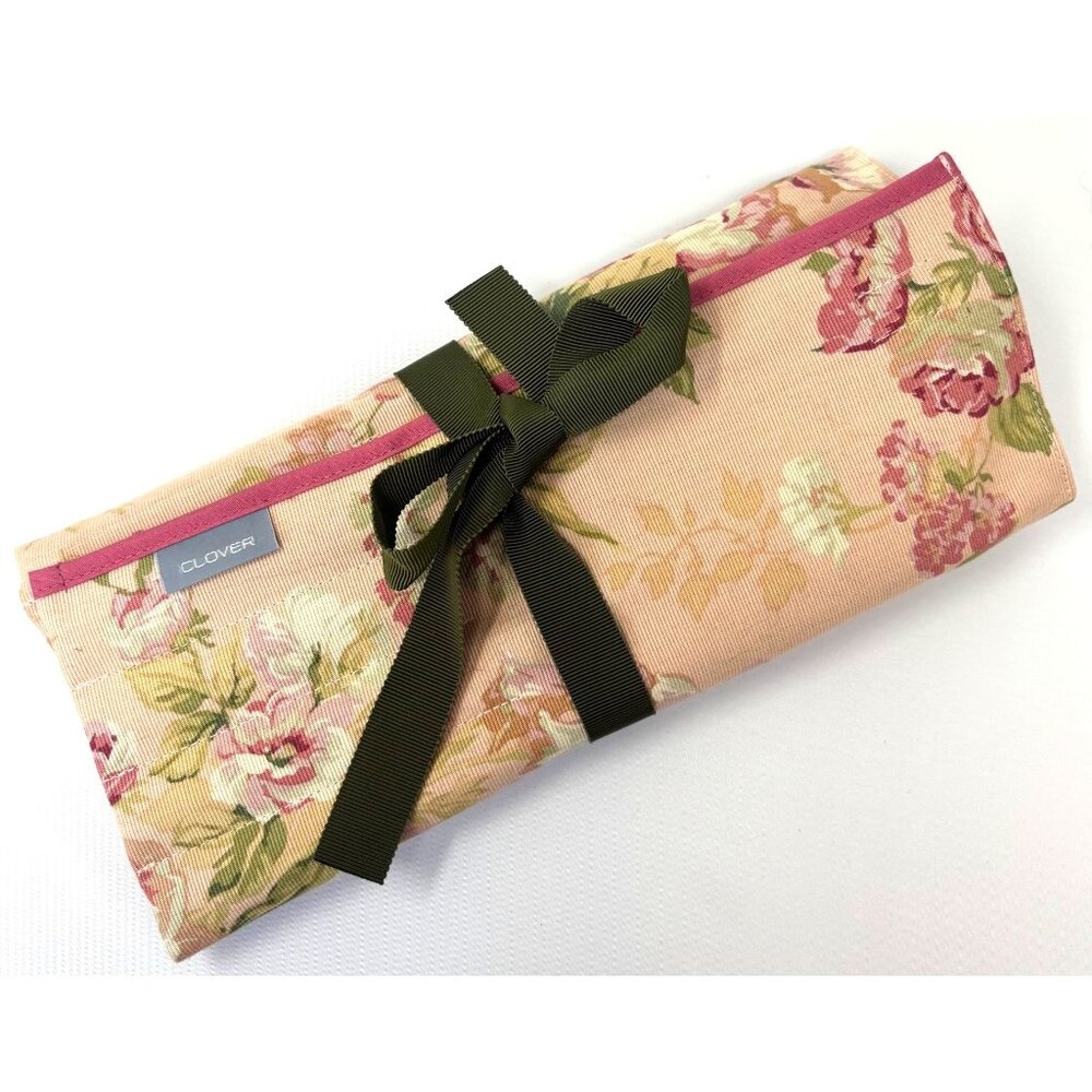 Clover Takumi Knitting Needle Set with Clover Rolling Needle Organizer